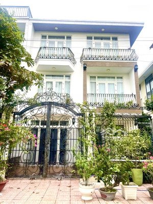 biệt thự liên phường gần global city - thiết kế khung gian mở - kiểu châu âu - 180m2 - chỉ 2x tỷ