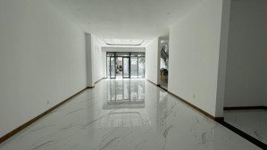 cho thuê trệt + lầu 1 giá 20 triệu/tháng, diện tích 180m2 tại vinhomes grand park