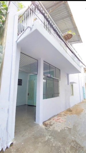 nhà 1 trệt 1 gác gần chợ biên hoà đường ô tô nhỏ ( quang vinh cũ )giá 2ty4