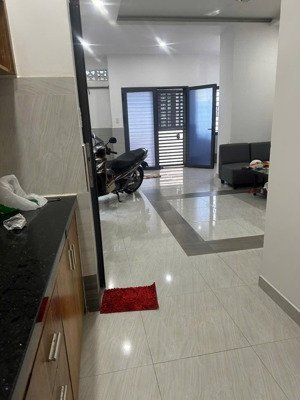 nhà mới đẹp - nguyễn khuyến - 5x10m - trệt lầu - 3pn 2wc - 16 triệu tl - hằng xem nhà