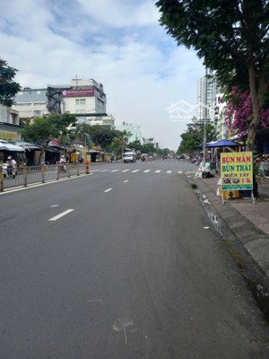 mặt tiền lý chiêu hoàng. p10.q6.giá 17.9 tỷ