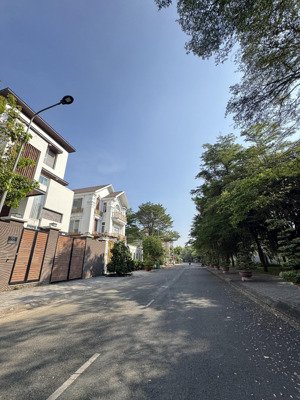 bán lô đất biệt thự view sông - kdc gia hòa - 300m2 (15x20m) - giá chỉ 138tr/m2