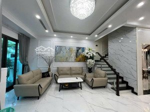 siêu phẩm 90m. thang máy, hoàn thiện full nội thất. vị trí đẹp, gần hồ công viên