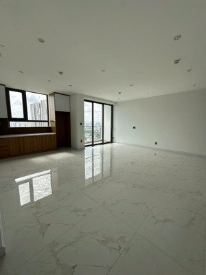 căn hộ cạnh dlusso giá tốt 3pn-2wc giá 13.5 tỷ 100tr/m2 duplex thông tầng 22-23 lh em 