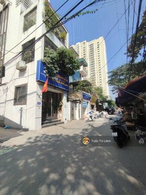 cầu diễn ô tô đỗ cửa, lô góc 8 tỷ 2-47mx5 tầng gần trường học các cấp, sát quốc lộ 32