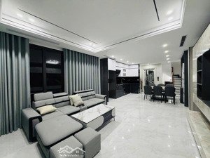 hiếm. phân lô lạc long quân. ngõ thông, kd, ôtô đỗ cửa, ra phố 1 phút, xây mới, tm, sân xe 46m2*6t.