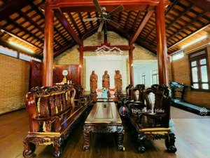 biệt thự sân vườn full nội thất gỗ cao cấp - thủ dầu một- bình dương - 1017m2 ngang 14m (vuông vức)