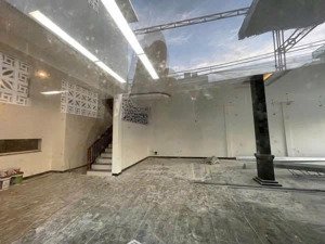 cho thuê nhà lô góc 2 mt hoà hải ! quận ngũ hanh sơn , gần crowd , gần non nước
giá thuê: 35