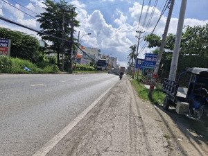 mặt tiền căn góc. 6 tầng. thang máy. nguyễn duy trinh. p.hữu. q9