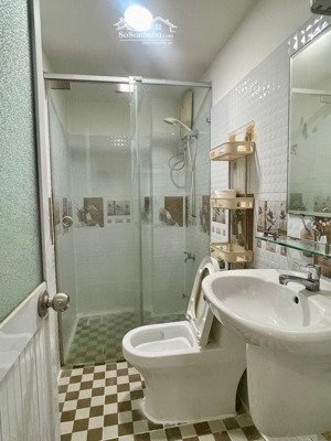 bán căn nhà khu dân cư bình hưng. kế bến xe quận 8.