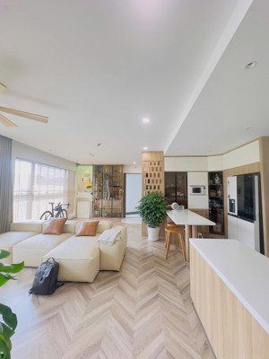 bán căn hộ brilliant 3pn góc 2 mặt view 127.9m2 , ban công dài . full nội thất cao cấp , tầng đẹp