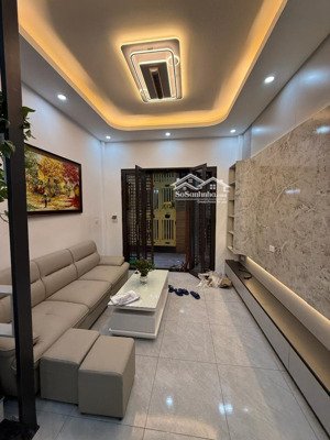 nằm giữa ba đình- tây hồ- cầu giấy- nhà mới đón tết- nội thất đầy đủ- ngõ thông kinh doanh