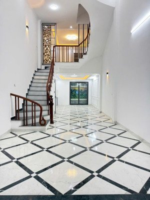 nhà đẹp mới xây 60m 5 tầng 3 gác đỗ cửa tại thanh trì, cạnh khu a vin olympic