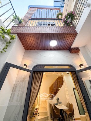 bán nhà mới 2 lầu nguyễn hữu cảnh tặng nội thất giáp quận1 giá 4.66 tỷ tl