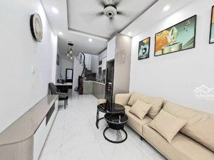 chính chủ! bán nhà trương định,q.hoàng mai cũ 5 tầng, ngõ nông, vài bước ra ô tô. chủ bán 7.3 tỷ