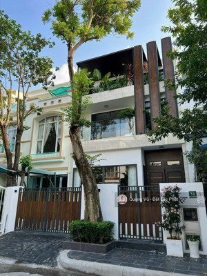 bán 06 căn biệt thự hưng thái phú mỹ hưng, dt 7x18m, 9x18m shr, giá tốt 32 tỷ/căn. lh 