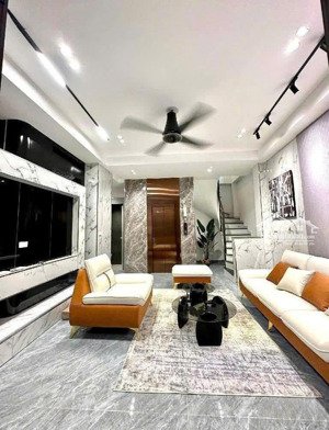 chính chủ bán nhà đống đa, ngõ nông, gần chợ, mt 4m gần chợ dt 45m2 x 5 tầng, giá 12 tỷ.