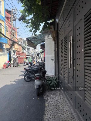 phú nhuận mặt tiền ngã tư phú nhuận hoàng văn thụ 5 tầng dòng tiền tốt