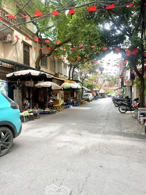 nhà 5t mới đẹp, thang máy, ở lâu dài, ôtô vào nhà, 2 mặt thoáng - dương quảng hàm, cầu giấy (50m)