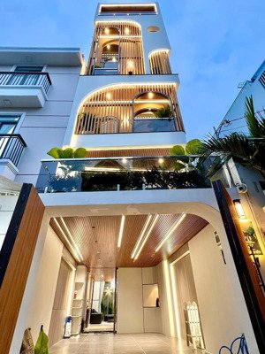 giảm giá còn 12.8 tỷ nhà mới 100% thang máy đường số 8 p.11 gò vấp