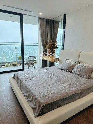 chủ nhà gửi bán căn hộ chung cư cao cấp discovery 302 cầu giấy, có slot xe. lh 