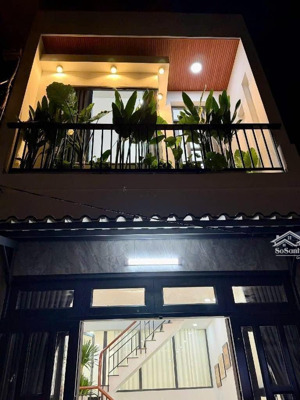 nhỉnh5 tỷ nhà 4x10 một tấm rưỡi có 3 phòng ngủ nhà mới khu vực sâm uất sát eoon tân phú hẻm xe hơi