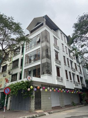 chính chủ bán nhà phân lô ngõ 124 hoàng ngân dt 75m x 6 tầng nhà đối diện vườn hoa giá 30 tỷ