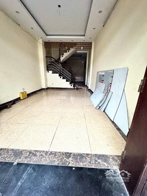 bán nhà nguyễn khoái ,ngay ngã tư trần khát chân vị trí siêu đẹp ,phân lô cách một nhà ra ô tô