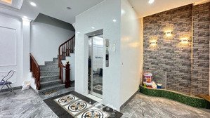 nhà ngõ 376 khương đình 6 tầng thang máy ,lô góc ,mặt tiền rộng , hiếm
