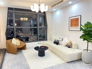 chính chủ cần bán căn hoa hậu 3pn trục 11/ 114m2 ( tầng trung view đẹp sẵn nội thất đẹp)