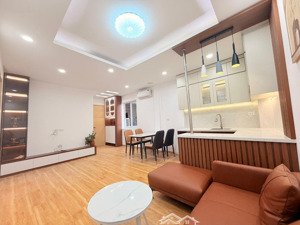 có 102! bán căn hộ tập thể nghĩa tân, lô góc, full nội thất, 65m, 2pn, 2wc giá 3.x tỷ.