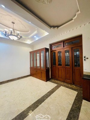 hot. bán nhà phố kinh doanh 4 tầng, đường rộng 20 m. gần sông. tiện ở, kinh doanh tuyệt vời.