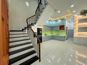 cắt lỗ nhà 5t 5pn full nt 100m2 mt5m mp trung lương 12 đảo vipeuro2 sát ngã 3 sông sẵn 25tr/t 9,35t