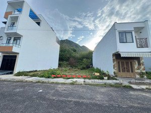 hiếm khó tìm! đất mặt tiền gần biển đói diện công viên võ văn dũng 4,9 tỷ