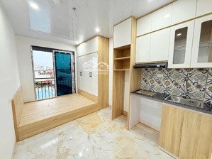 cho thuê ccmn đê la thành, 26m2, full đồ, gần phố, pccc, thang máy, giặt riêng, nhận xe điện