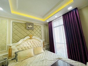 nhà có thang máy hẻm oto cmt8- 4 tấm btct 5 pn - nhỉn 8 tỷ