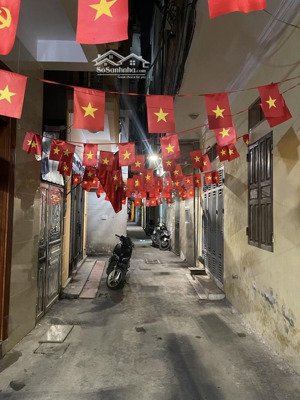 bán nhà trung văn vị trí đẹp, gần mặt phố, ngõ trước nhà rộng thoáng.