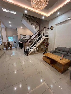 chỉ 9 tỷ xíu nhà mặt tiền kinh doanh đường số lâm văn bền-tân quy-quận 7-dt 50m-3 pn