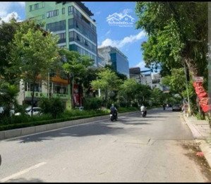 đất hiếm - mặt đường lạc long quân- tây hồ - gần quận ủy - vài bước ra hồ tây - có thể tách 2 sổ.