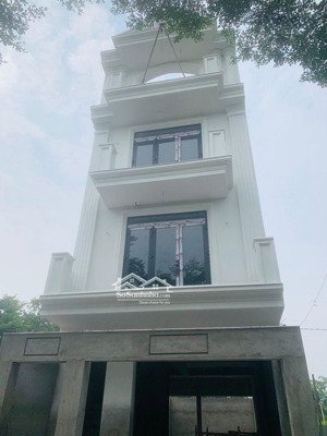 phước kiển- nhà xây mới diện tích 80m2, giá 8t3, thang máy, thương lượng mạnh. nội thất giao thô.