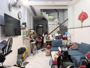 cần bán gấp nhà cmt8 4 tầng mới sổ sẵn, đi nước ngoài bán gấp nhà 2 mặt tiền hẻm xe hơi.