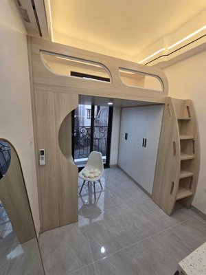 chính chủ cho thuê phòng đê la thành 25m2, ban công, full nội thất, ngõ nông, giá 5,2 triệu/th