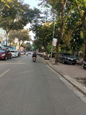 bán nhà phú diễn .dt 50m2*7 tầng *mt 4m. phân lô - oto tránh - kinh doanh -vỉa hè rộng 3m. giá 17tỷ