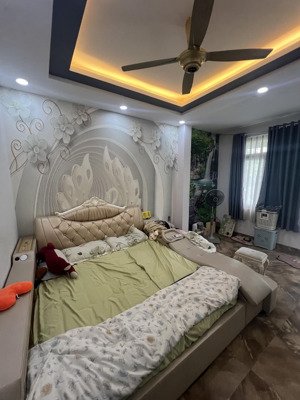 đường 10m tam đa long trường 1 trệt 3 tầng 5 pn .vô ở liền tặng toàn bộ nội thất .giá 5.1 tỷ