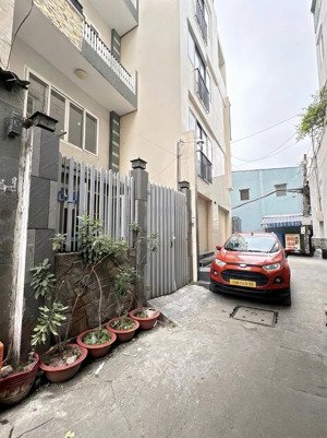 đh văn lang - hẻm xe hơi - dương quảng hàm - 5 tầng - chỉ 7 tỷ 8