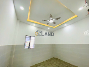 nhà 3 tầng - mới xây - ngay chợ thủ đức - hẻm xe hơi - xách vali vào ở - 56m2