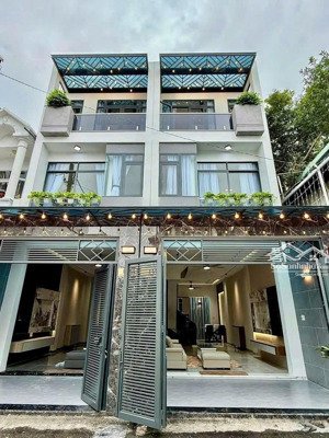 nhà mới 2 lầu + sân thượng hẻm 10m sát chợ đường - hà huy giáp full nội thất cao cấp.dt. 4.2m x 14m