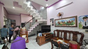 " chỉ 2 tỷ 390 " - nhà 3 tầng- cách nguyễn hữu cảnh 100 mét, ôtô tới tận nơi. 5 phút tới aeon