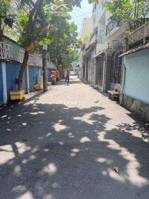 đất hiếm, gần mặt tiền luỹ bán bích, 110m2 ngang 7.5m, hẻm nhựa 6m, ko quy hoạch, ko lg