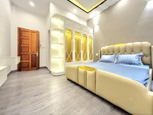 hẻm xe hơi thông kinh doanh - 61m2 - 3 tầng mới đẹp full nội thất - sổ nở hậu - huỳnh tấn phát,q4